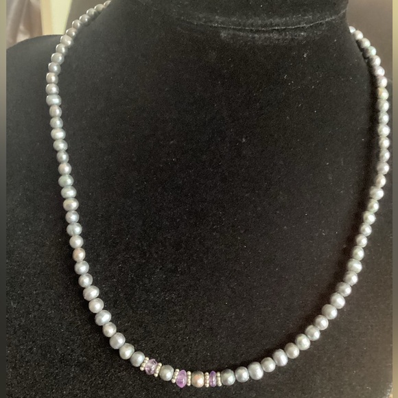 Vintage Jewelry - 🚨Sale🚨! Vintage Gray Iridescent Pearls w/Sterling Silver Necklace Stamped